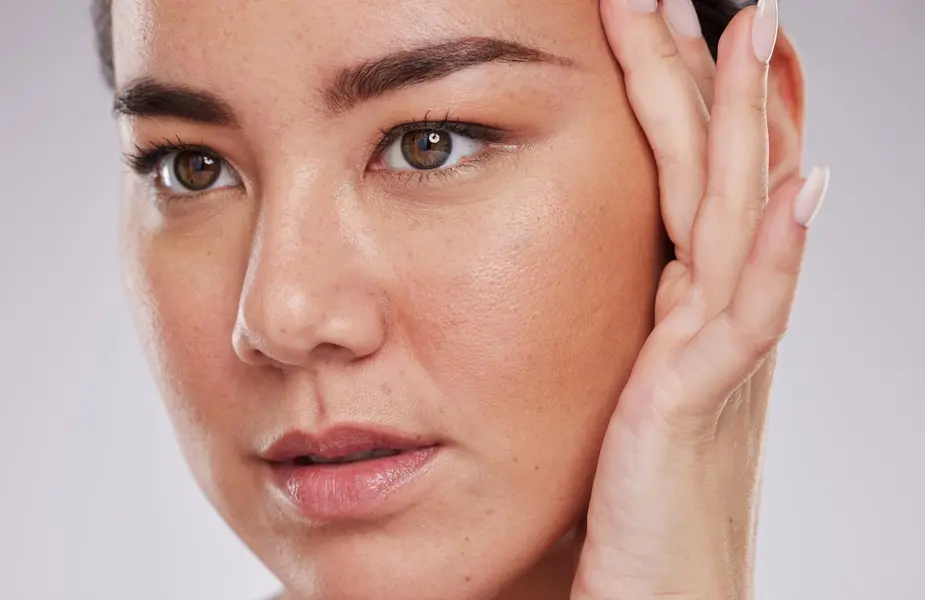 model with less moles on face after removal